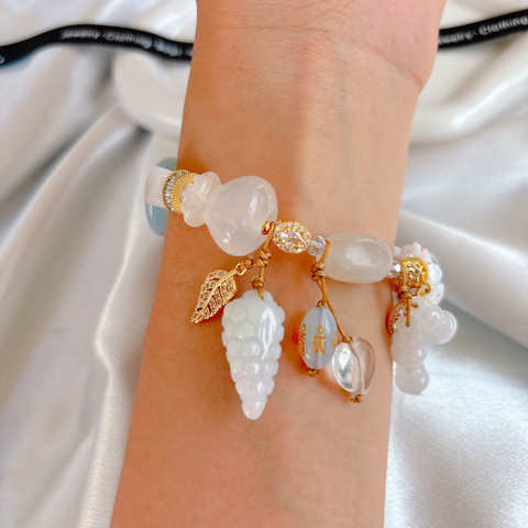 The Yue Guanshi Moonstone Charm Gemstone Bracelet