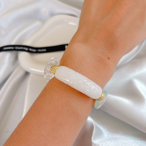 The Yue Guanshi Moonstone Charm Gemstone Bracelet